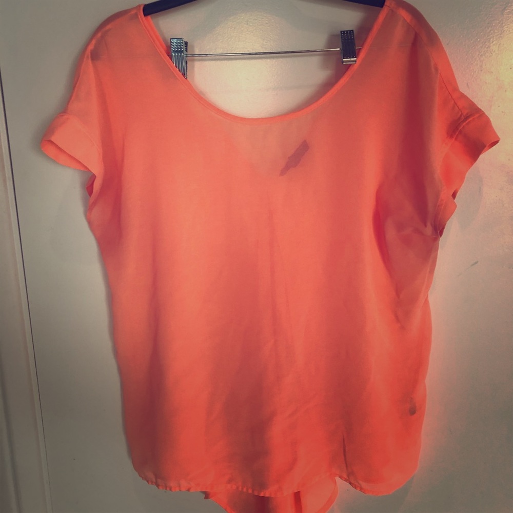 🌅Íris Los Angeles v-back shirt with ruffle tail